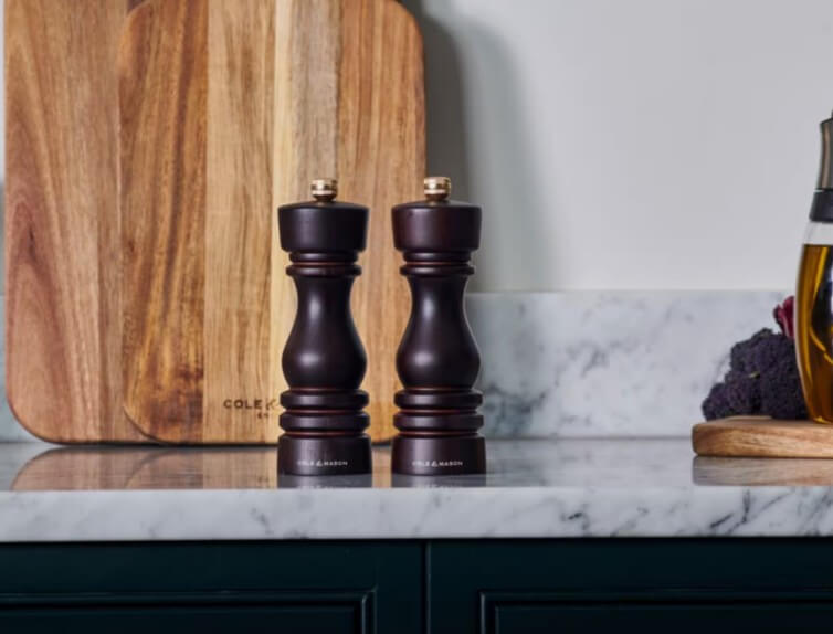 Klassinen puinen myllypari